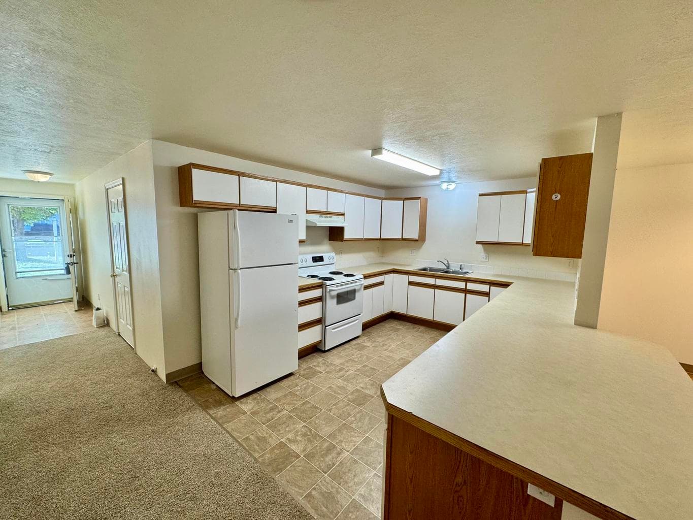 Photo of 609 NE Larch Avenue 8 of 14