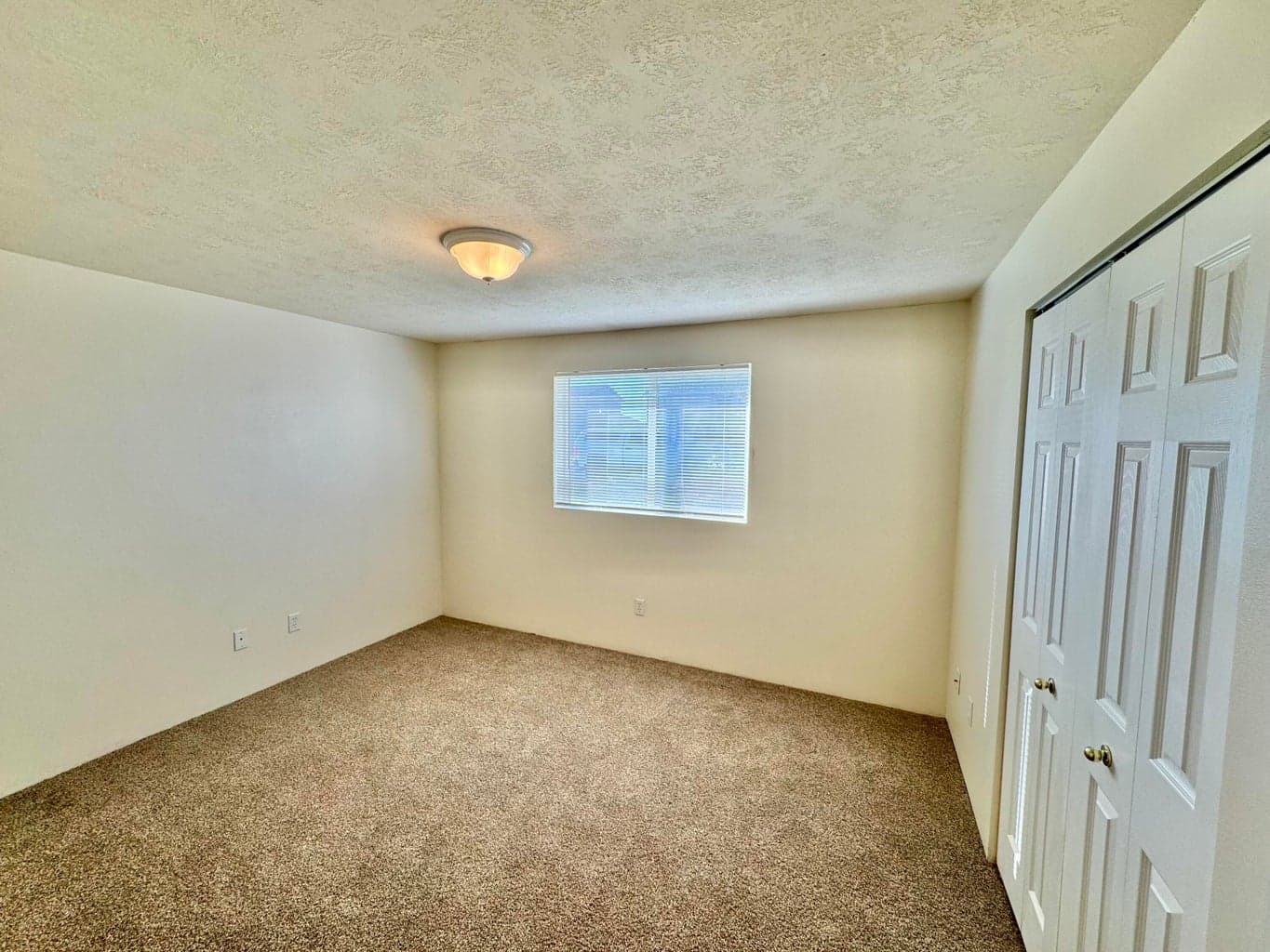 Photo of 609 NE Larch Avenue 10 of 14