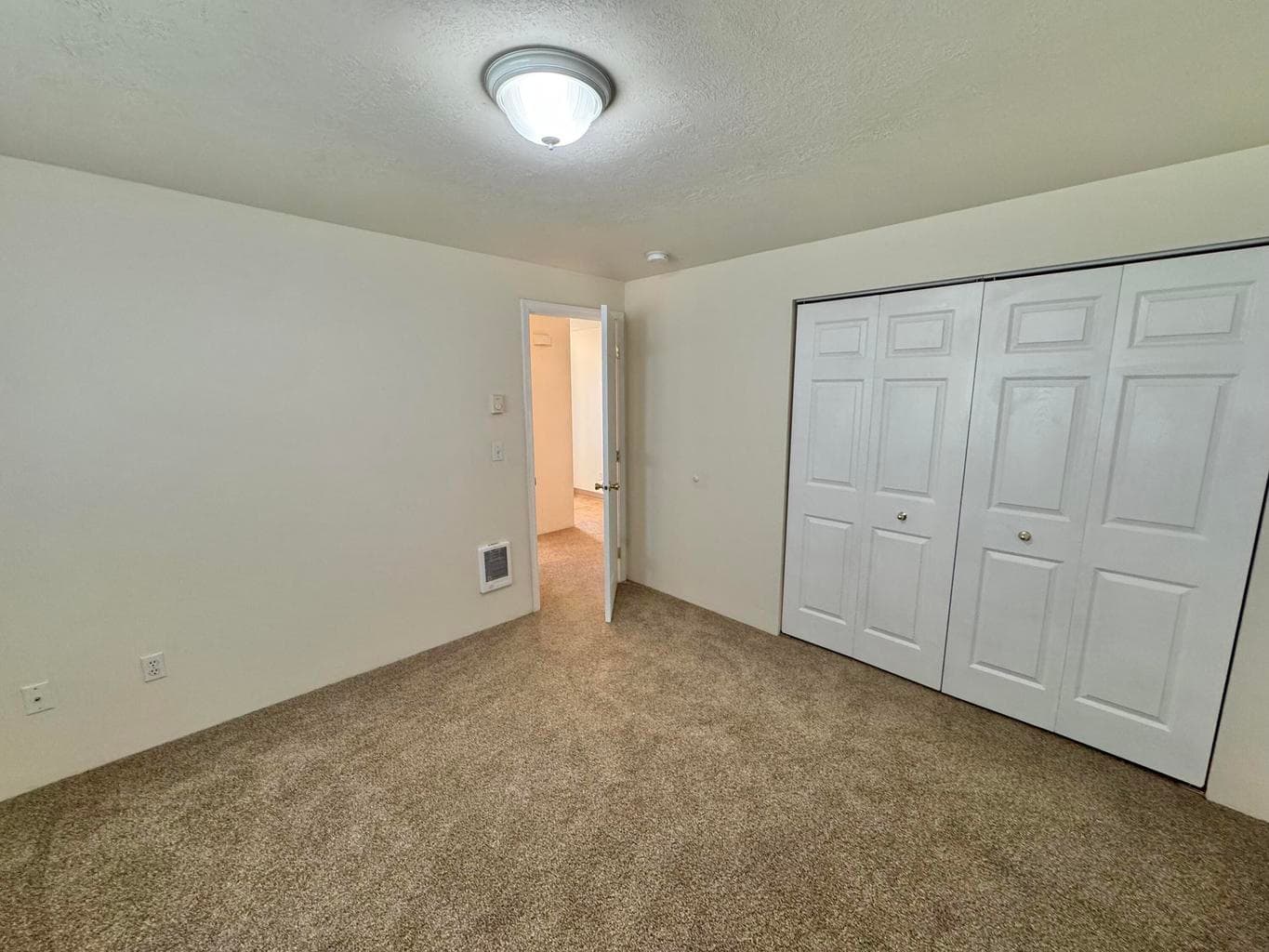 Photo of 609 NE Larch Avenue 14 of 14
