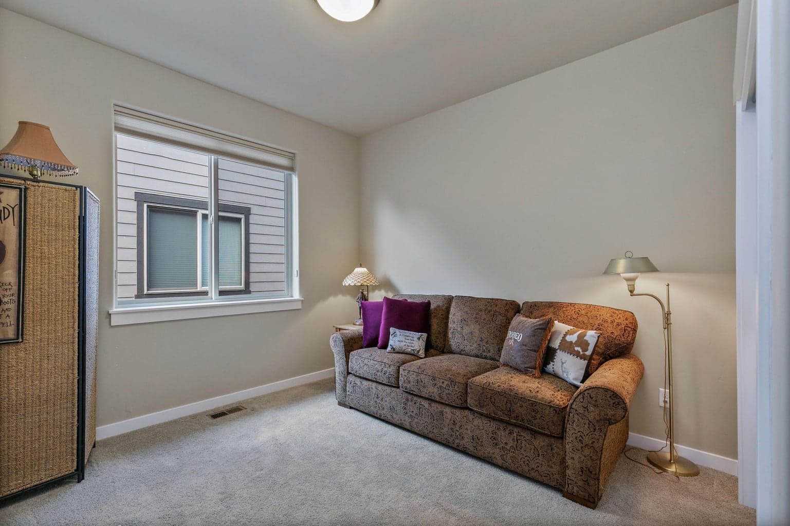 Photo of 1071 NE Sunrise Street 12 of 19