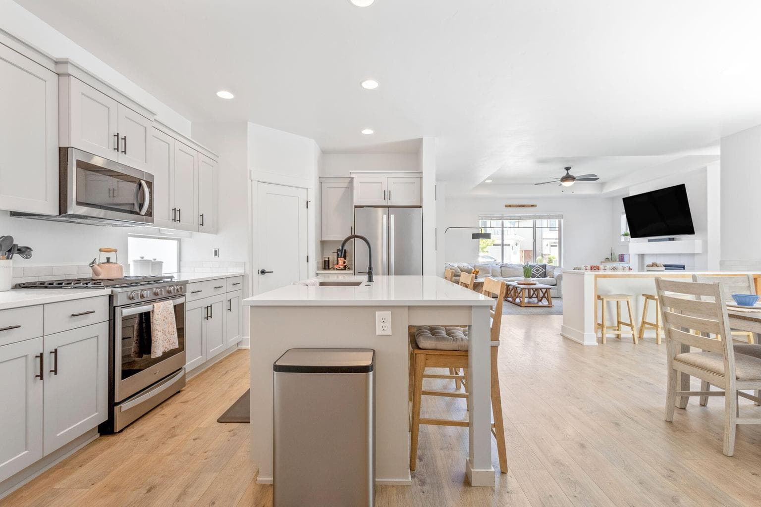 Photo of 4605 SW 36th Street 8 of 35