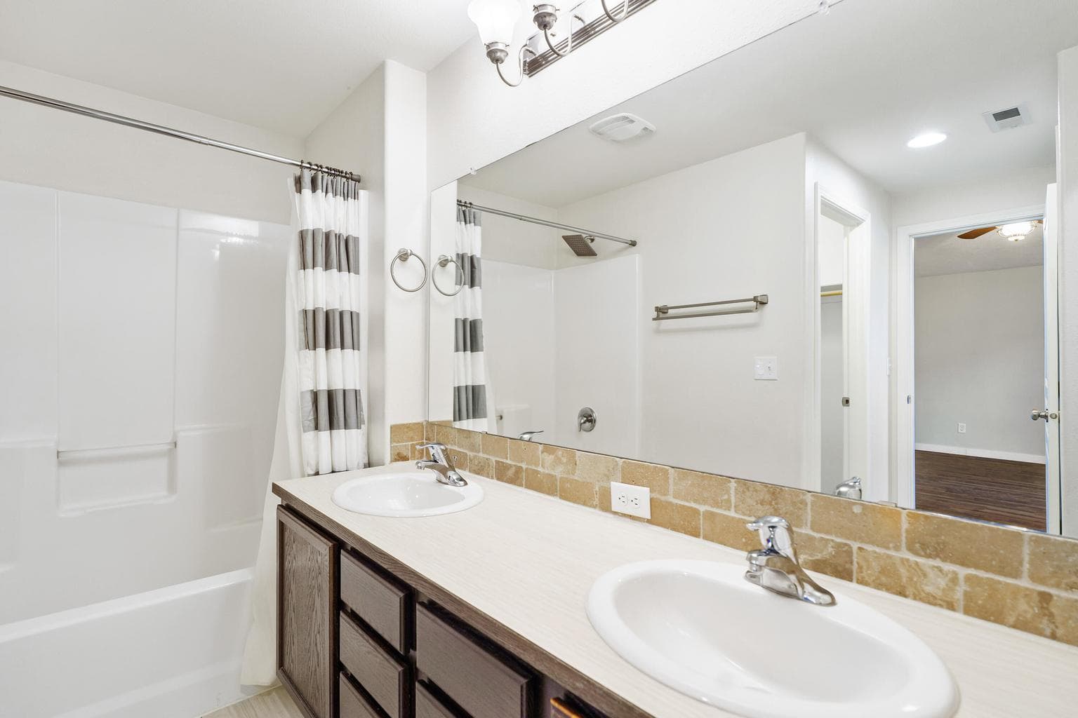 Photo of 63759 Hunters Circle 12 of 33