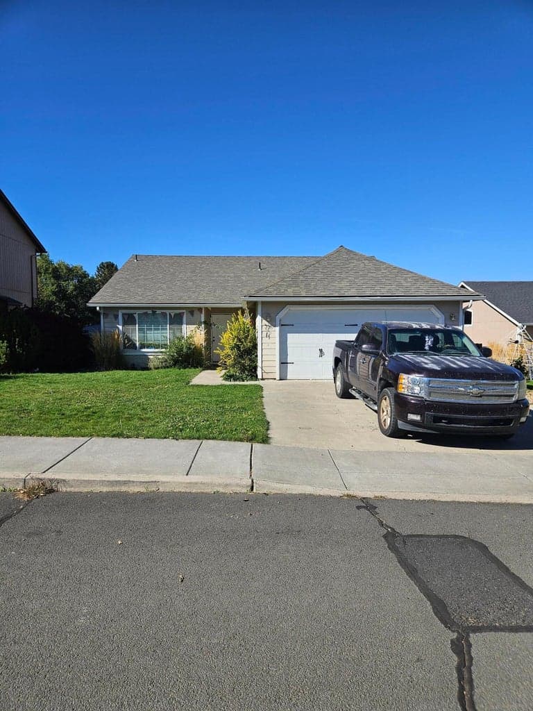 440 Hillcrest, Madras, 97741