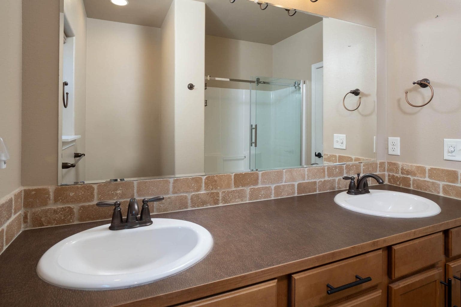 Bathroom #2 with dual sinks, tub/shower combo