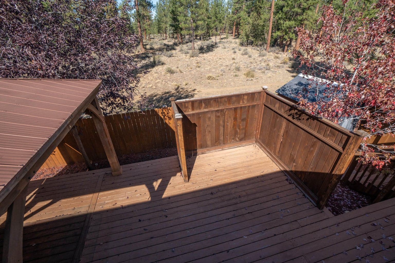 Private and quiet backyard, fenced hot tub area