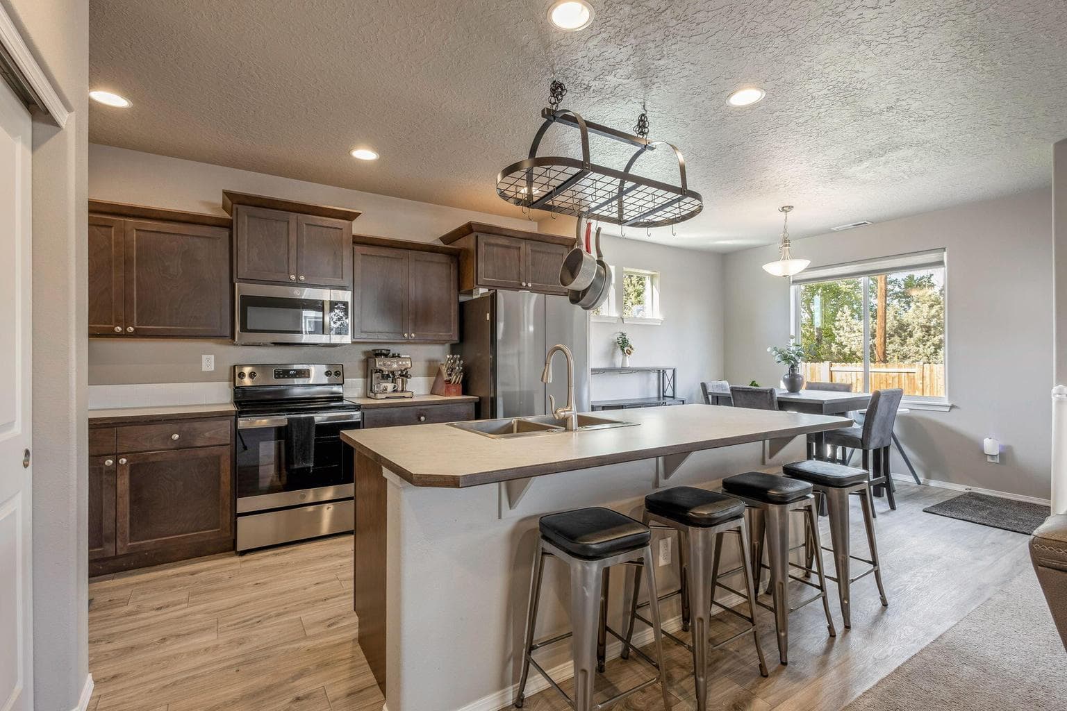 Photo of 2535 NW Upas Way 7 of 33