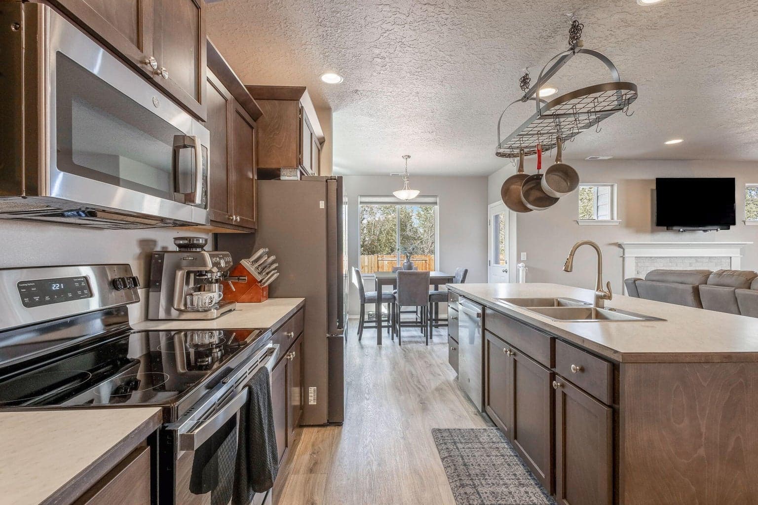 Photo of 2535 NW Upas Way 8 of 33