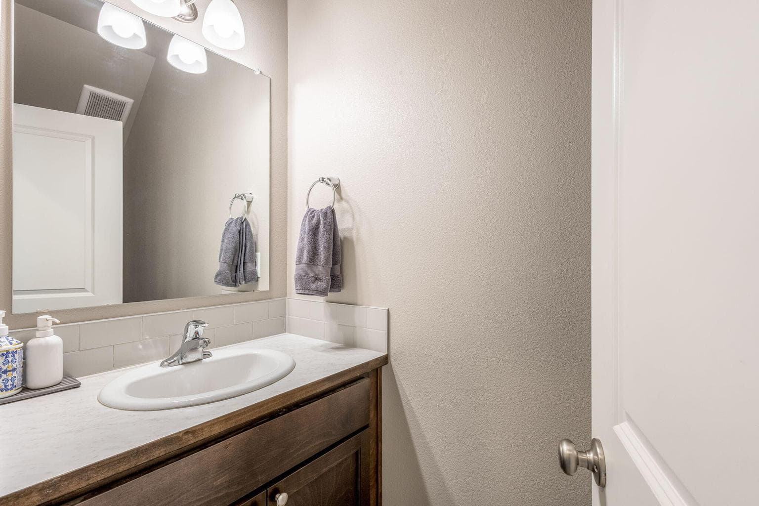 Photo of 2535 NW Upas Way 12 of 33