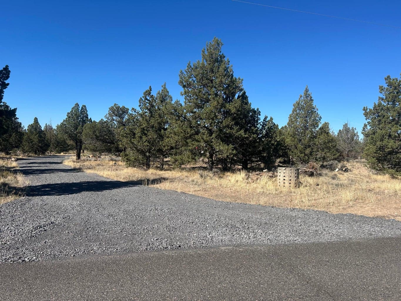 Easy access from paved roads in the peaceful Prineville Lake Acres 2 community.