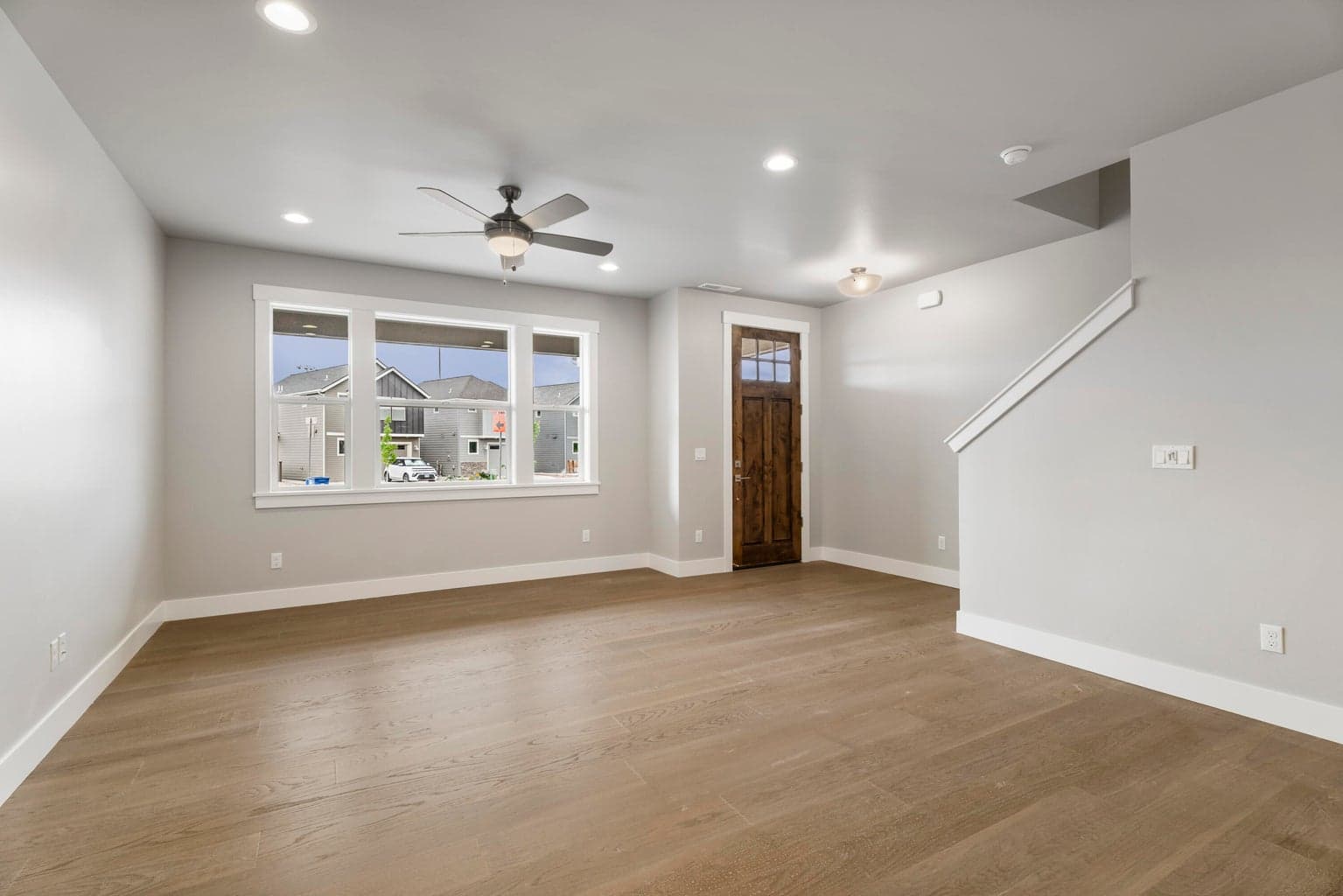 Photo of 3937 SW Coyote Avenue 11 of 24