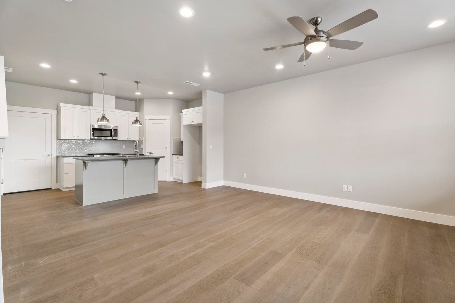 Photo of 3937 SW Coyote Avenue 9 of 24