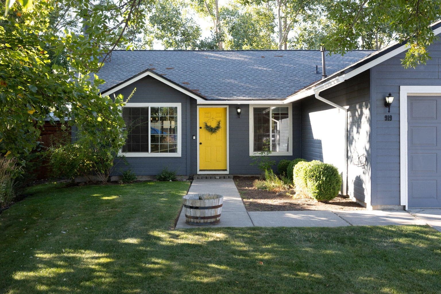 Photo of 919 20th 2 of 34