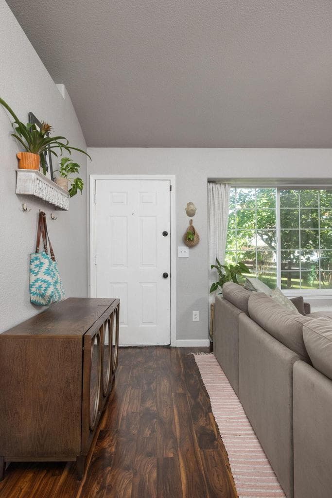 Photo of 919 NW 20th Court 7 of 34