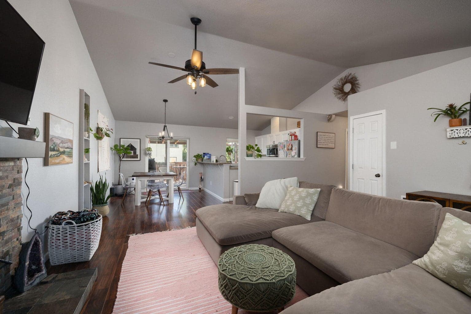Photo of 919 NW 20th Court 9 of 34
