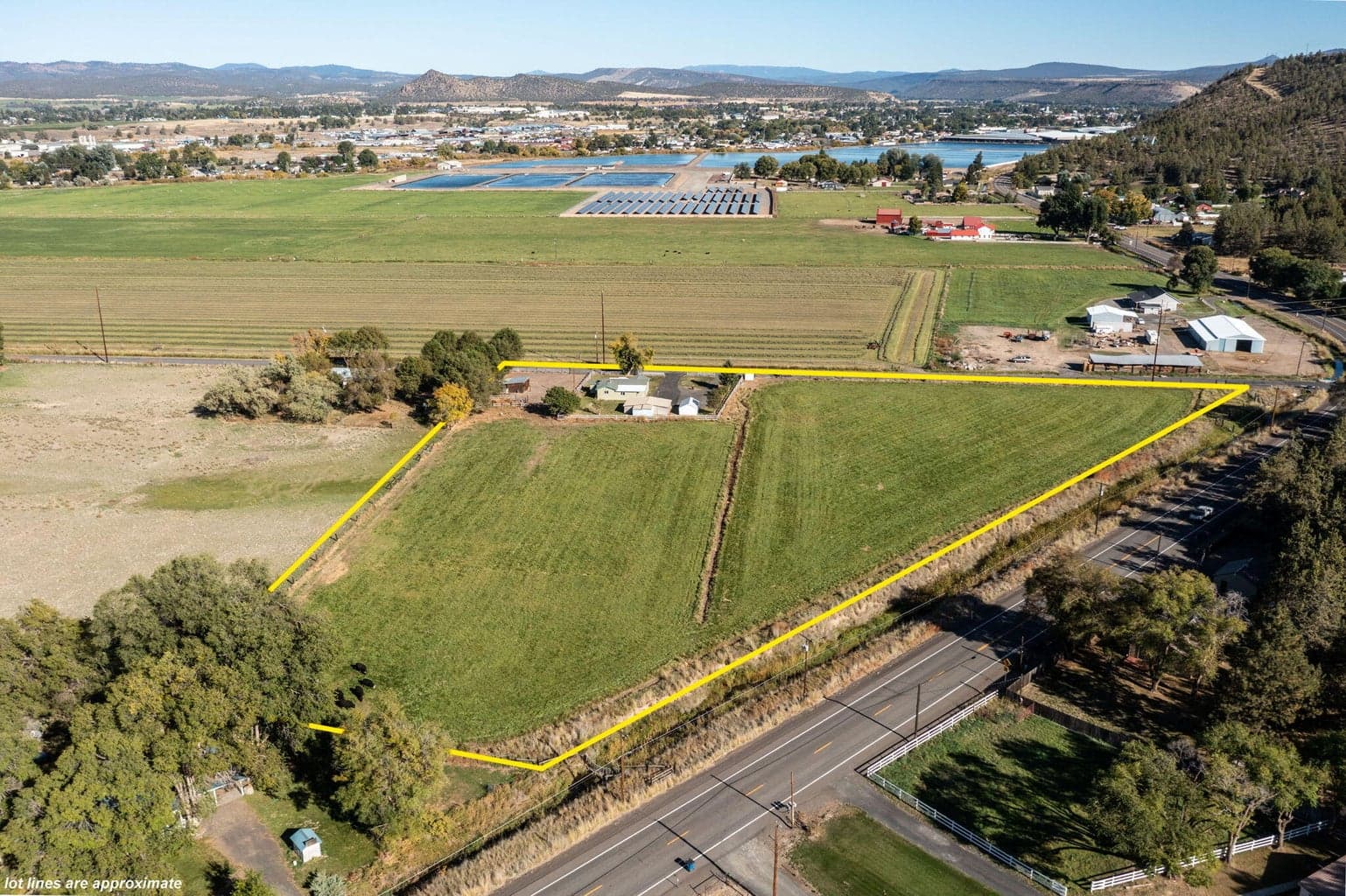 Photo of 3360 NW Rimrock Acres Loop 31 of 48