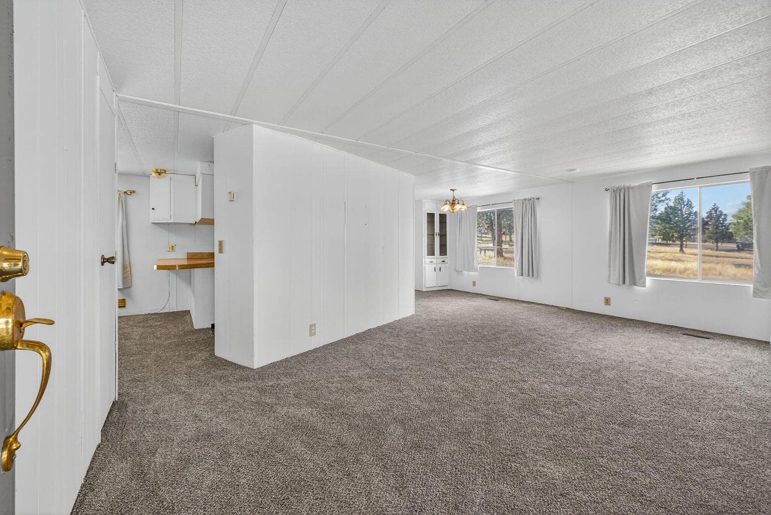 Photo of 1384 Akins 5 of 35