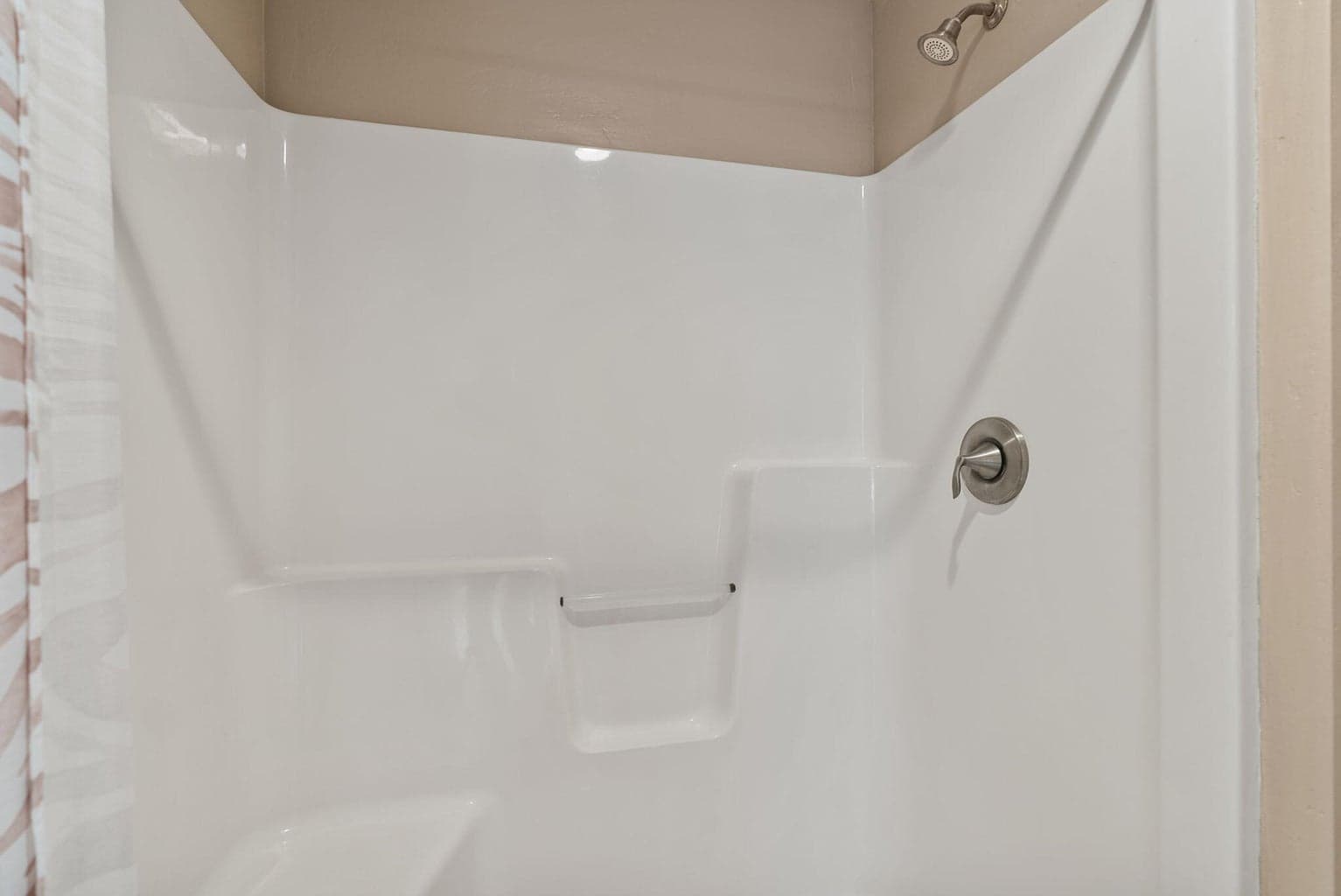 Upstairs primary suite with 2 walk-in closets, 2 vanities, and a separate commode and shower/tub