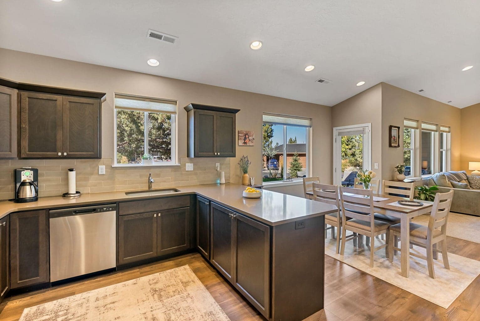 Photo of 810 Willet Lane 25 of 50