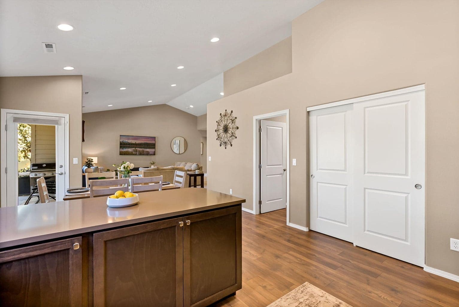 Photo of 810 Willet Lane 26 of 50