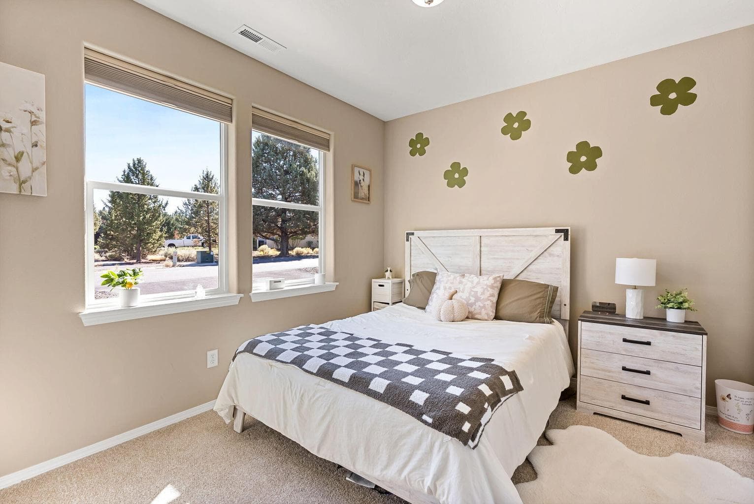 Photo of 810 Willet Lane 32 of 50