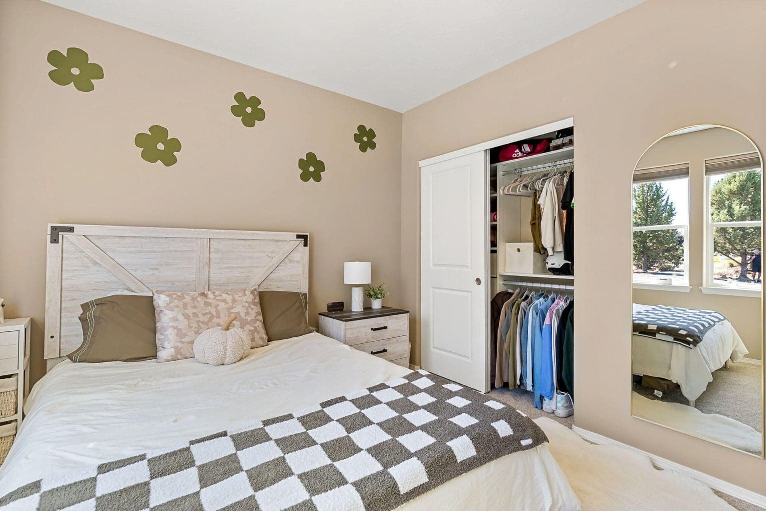 Photo of 810 Willet Lane 33 of 50