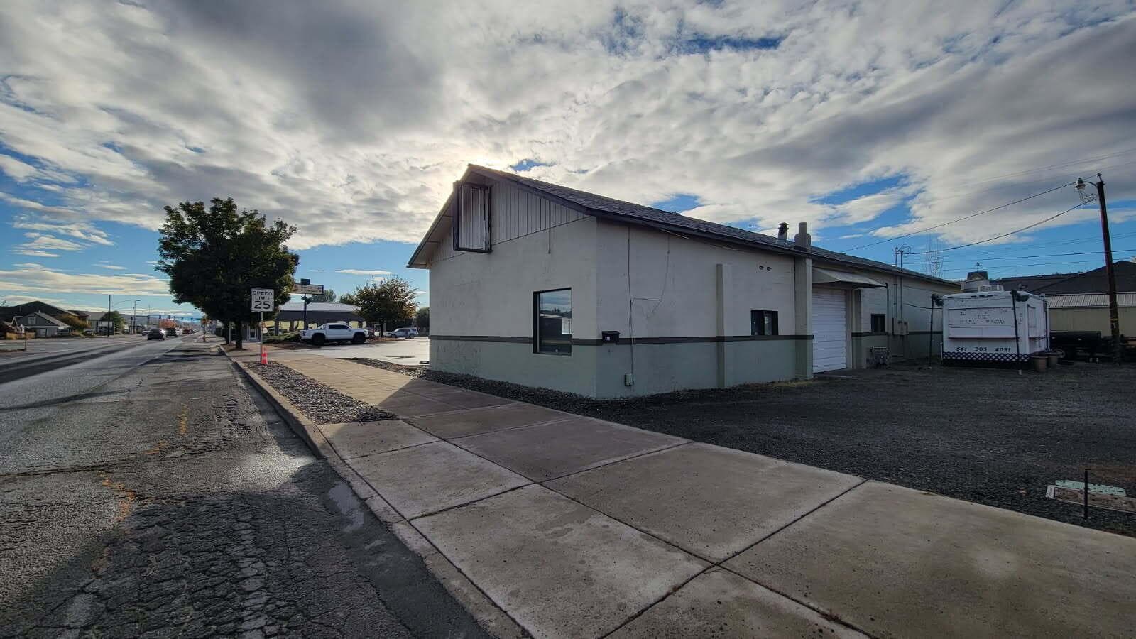 Photo of 862 NW 3rd Street 6 of 14
