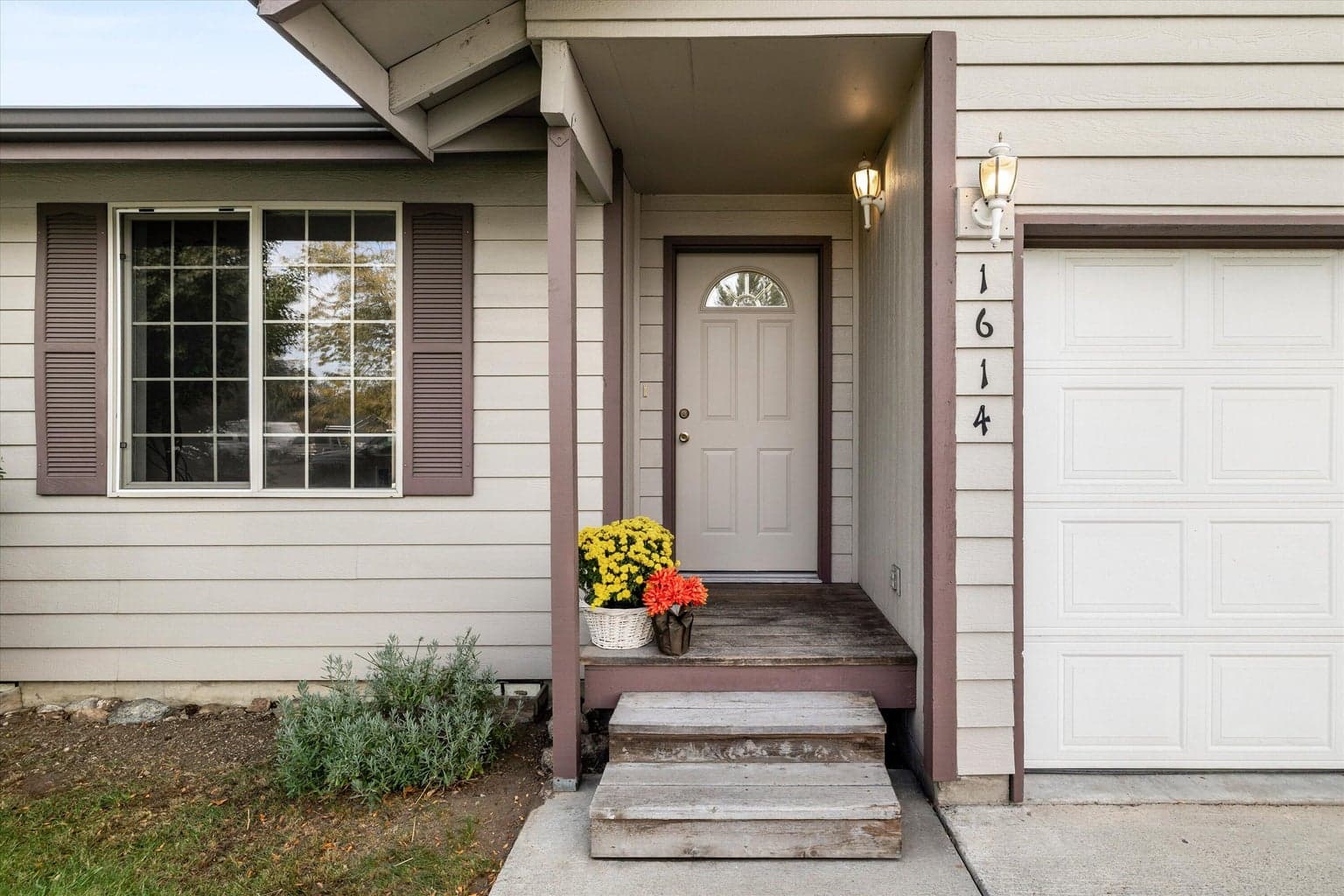 Entry to 1614 Unit
