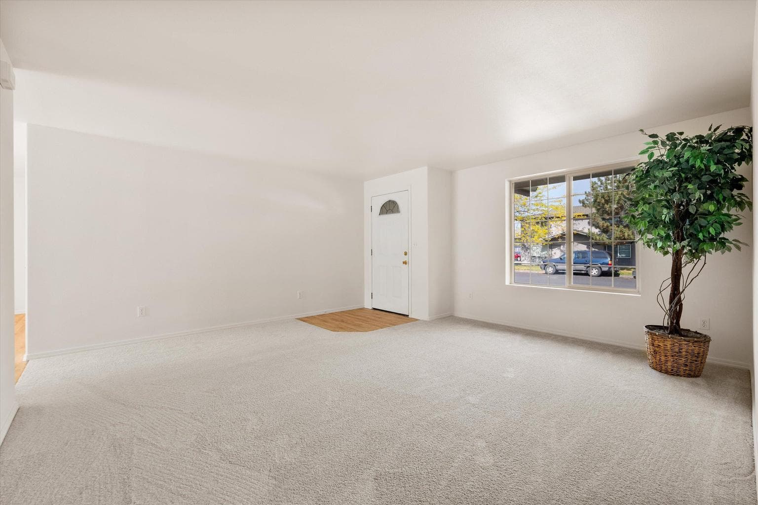 Fresh interior paint throughout