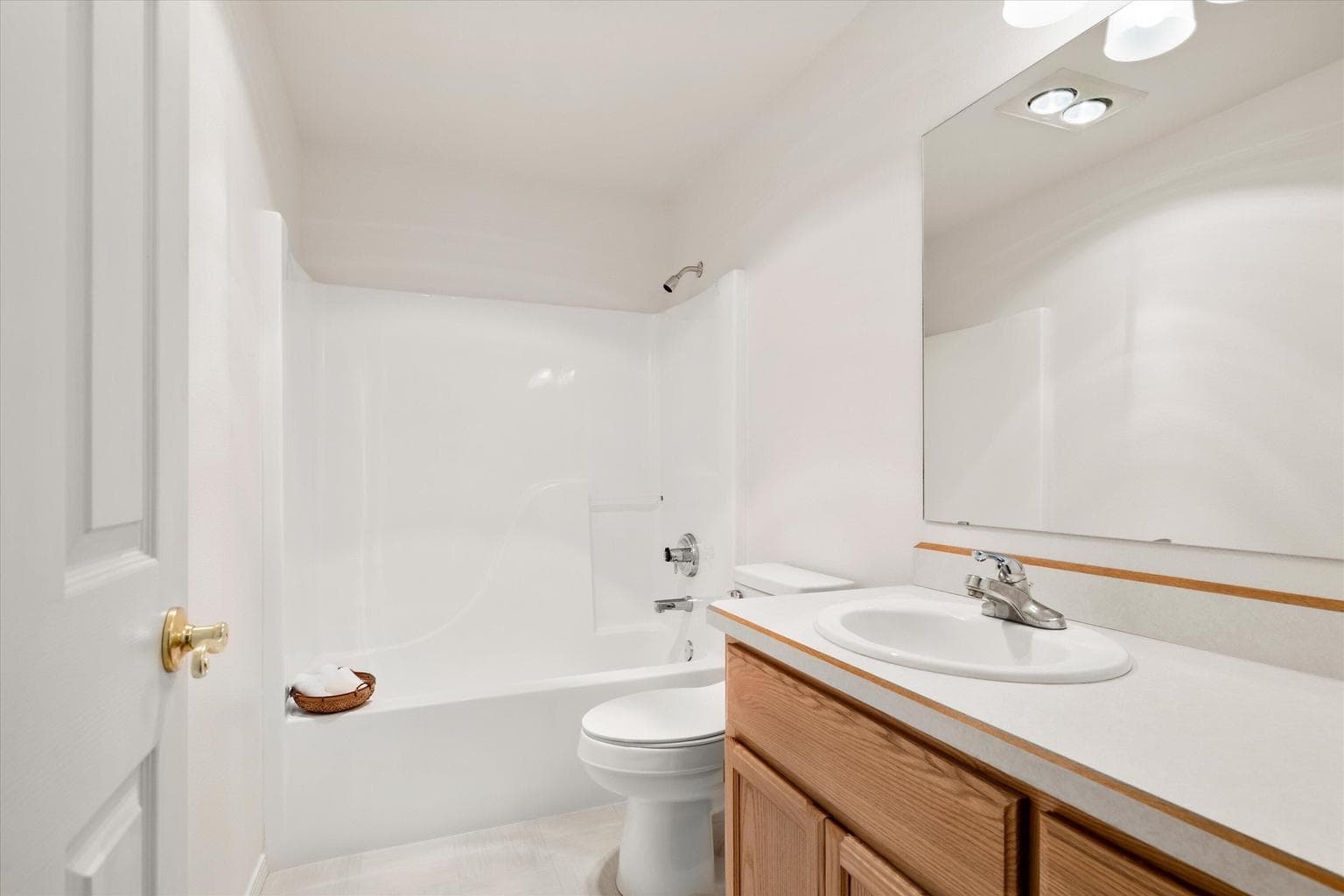 New commode and new flooring in 2nd Bath