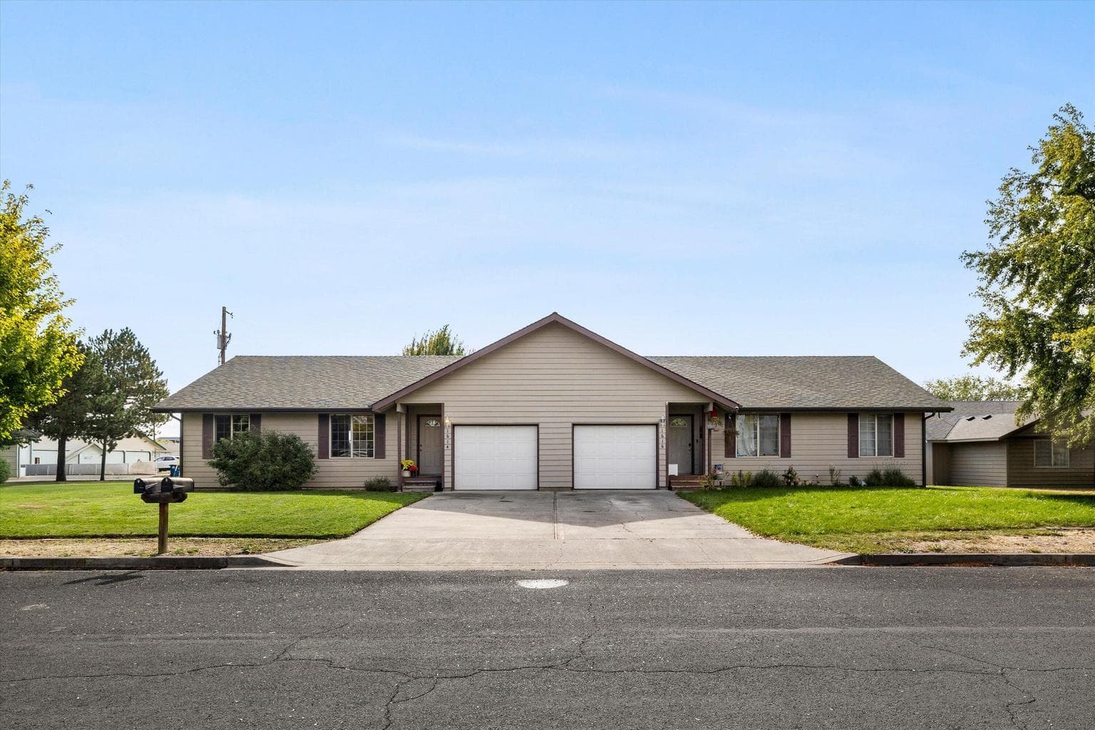 Unit 1614 on left; unit 1616 on right from the street