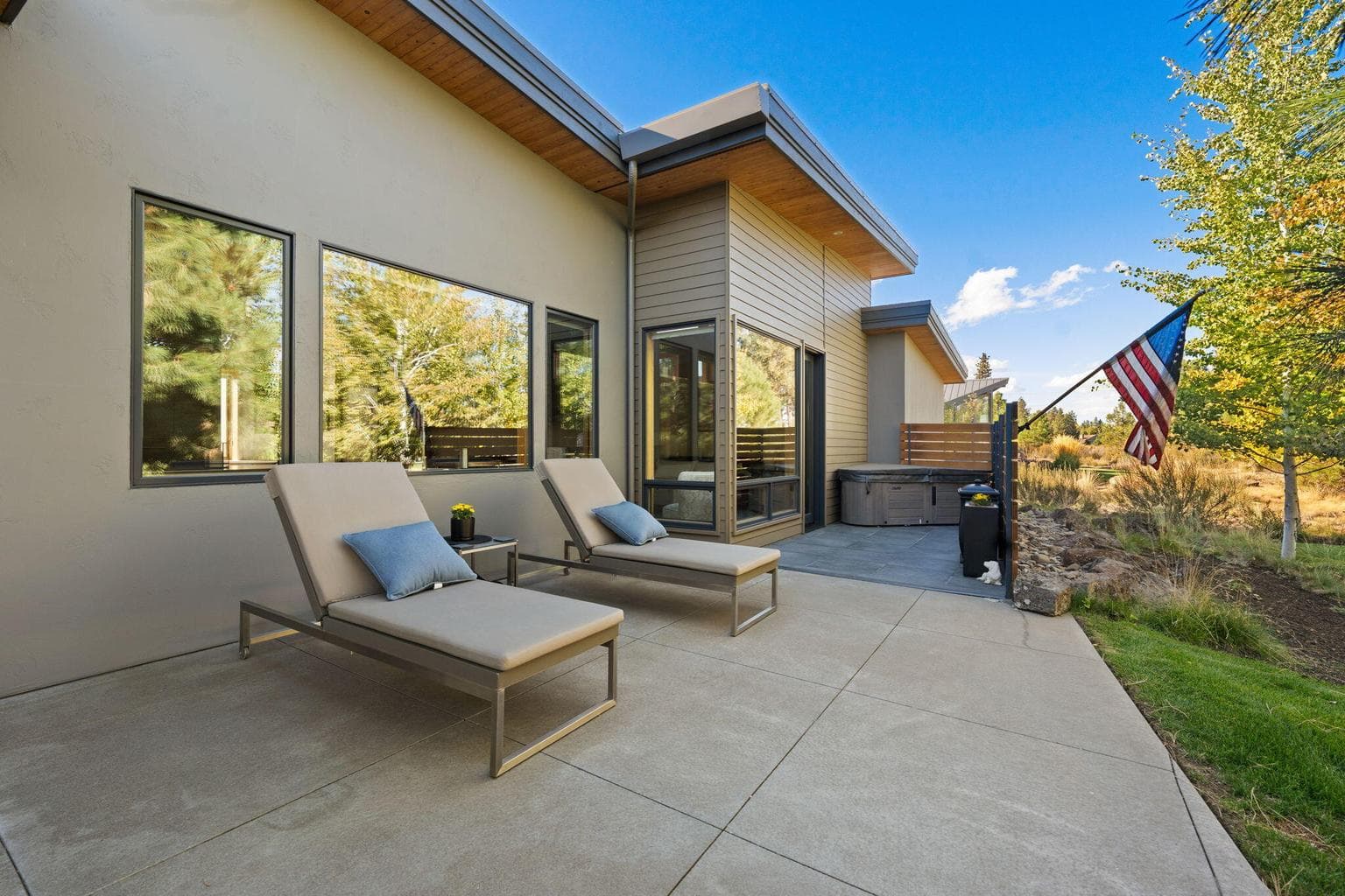 Photo of 61612 Hosmer Lake Drive 56 of 64