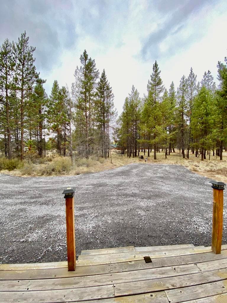 Hammer head driveway. There's also room for a round about.
