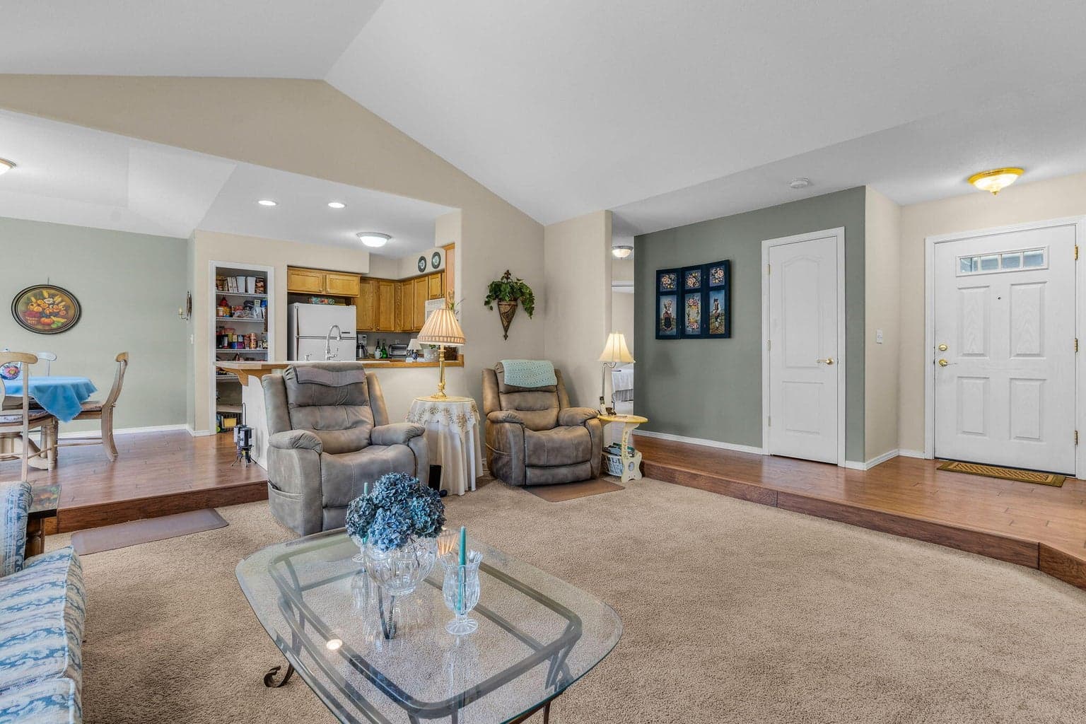 Photo of 2116 NW Elm Avenue 6 of 24