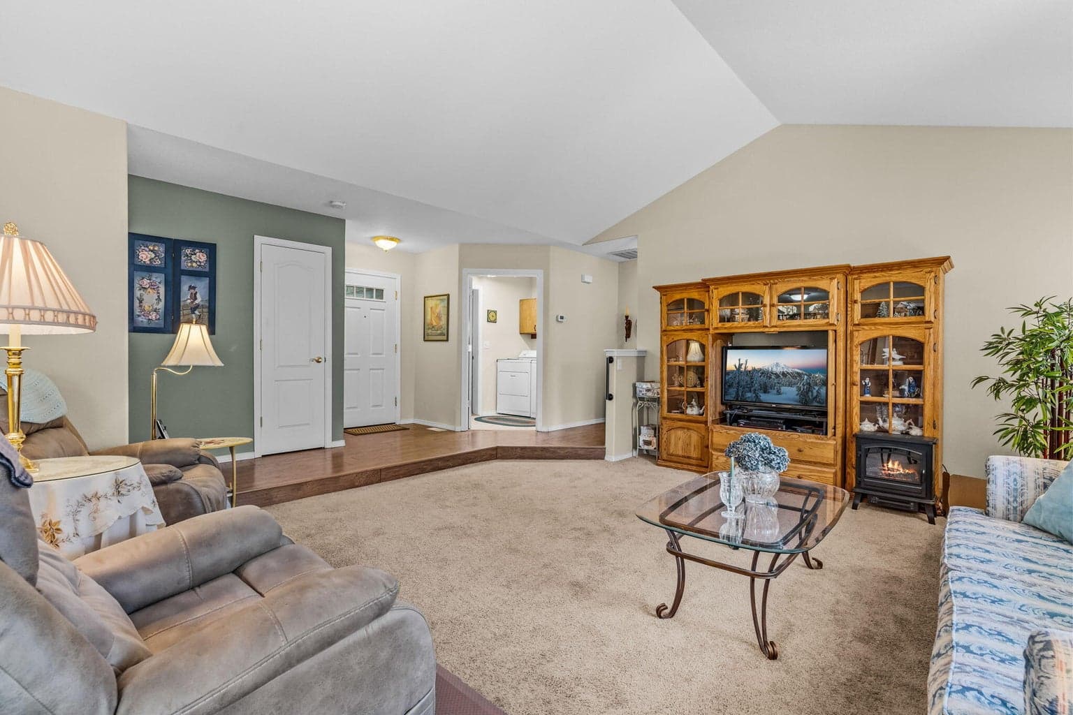 Photo of 2116 NW Elm Avenue 8 of 24