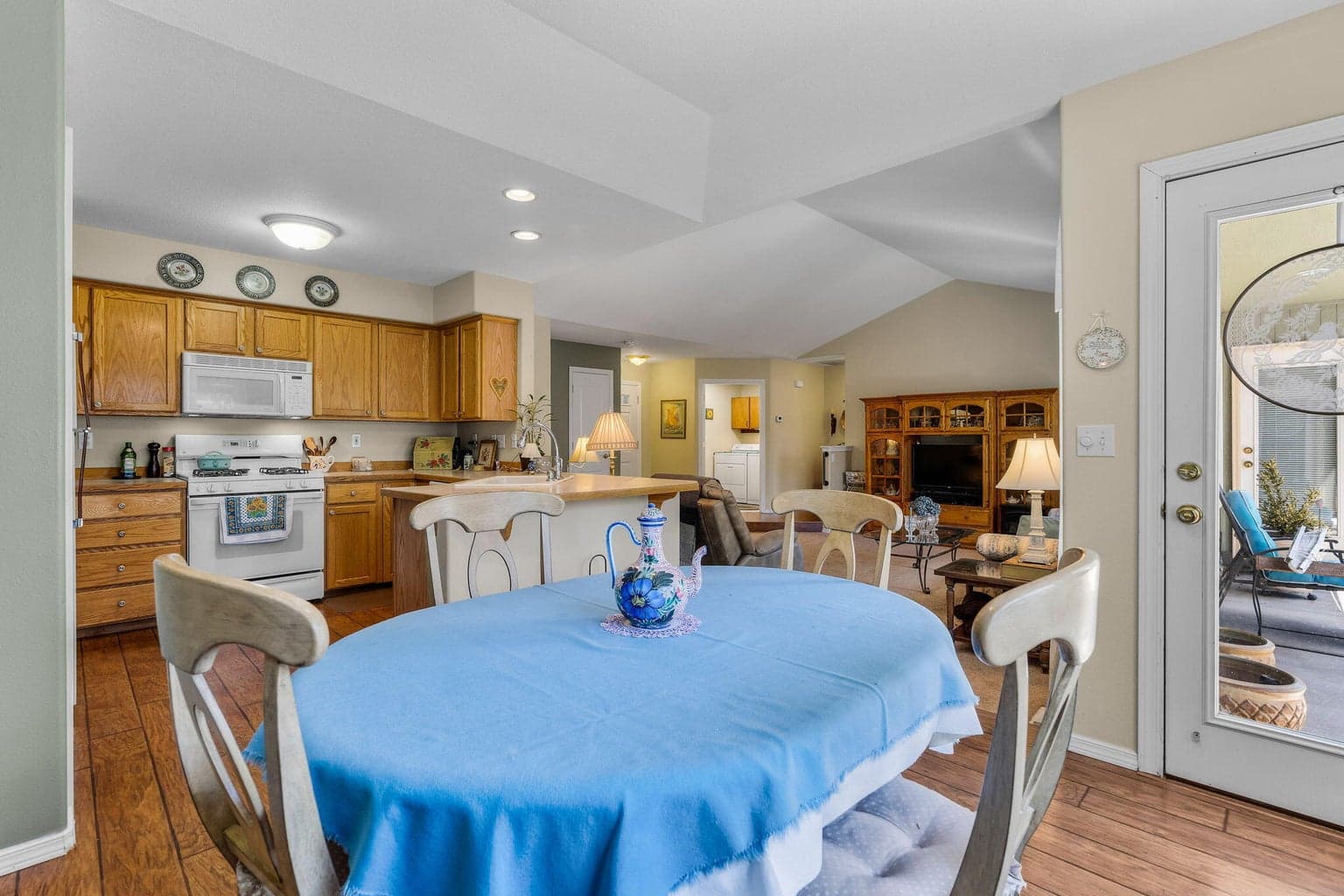 Photo of 2116 NW Elm Avenue 9 of 24