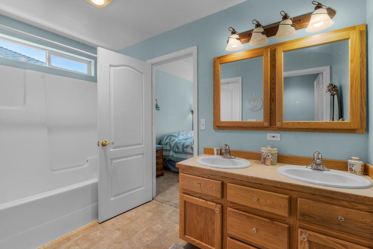 Photo of 2116 NW Elm Avenue 15 of 24