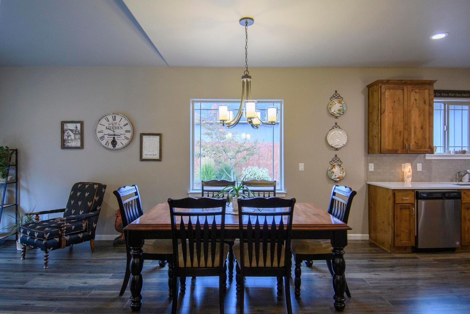 Spacious dining area off kitchen
