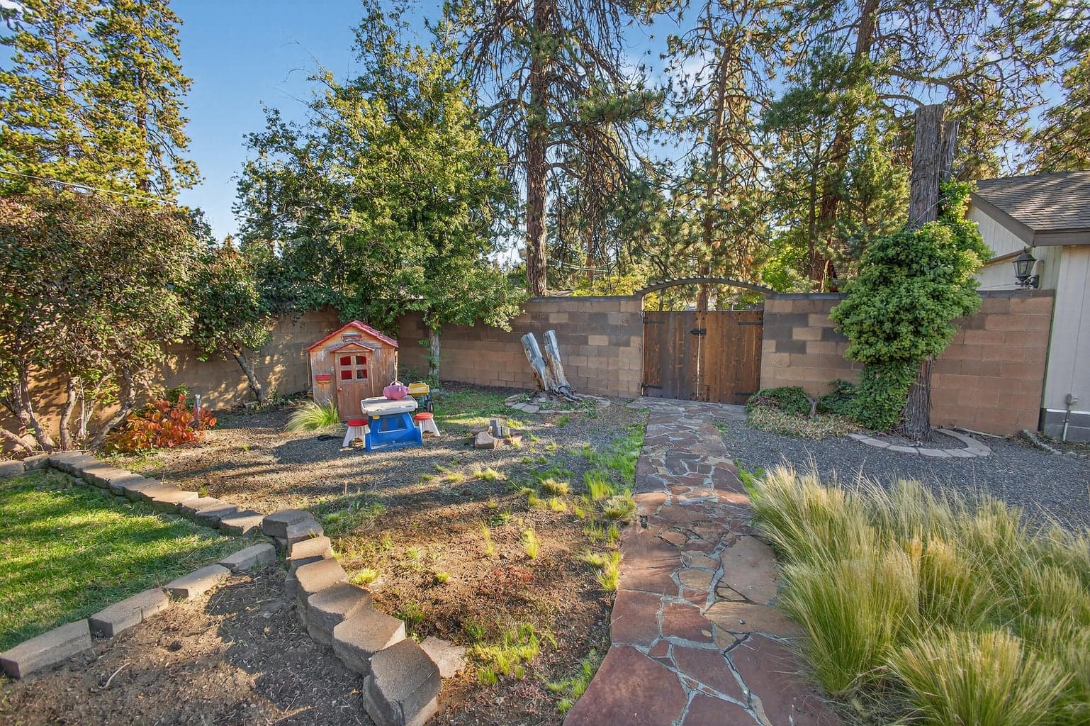 Photo of 1532 NE 9th Street 40 of 55