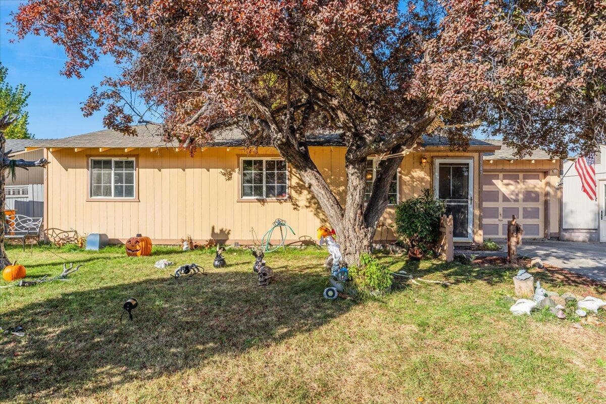 Photo of 1547 33rd 1 of 33