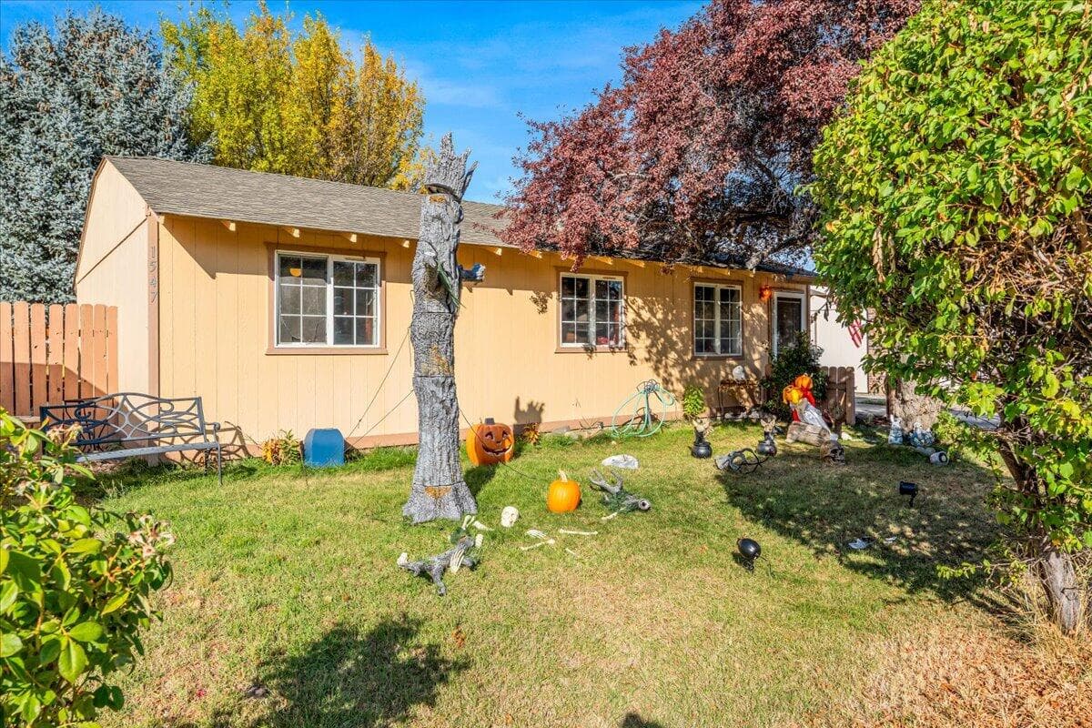 Photo of 1547 33rd 2 of 33