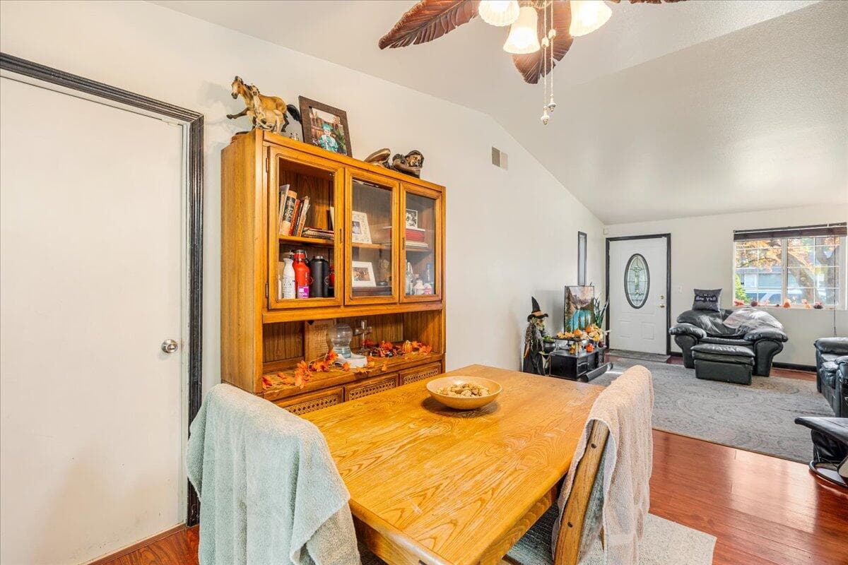 Photo of 1547 SW 33rd Street 12 of 33