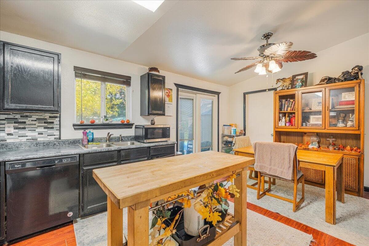 Photo of 1547 SW 33rd Street 20 of 33