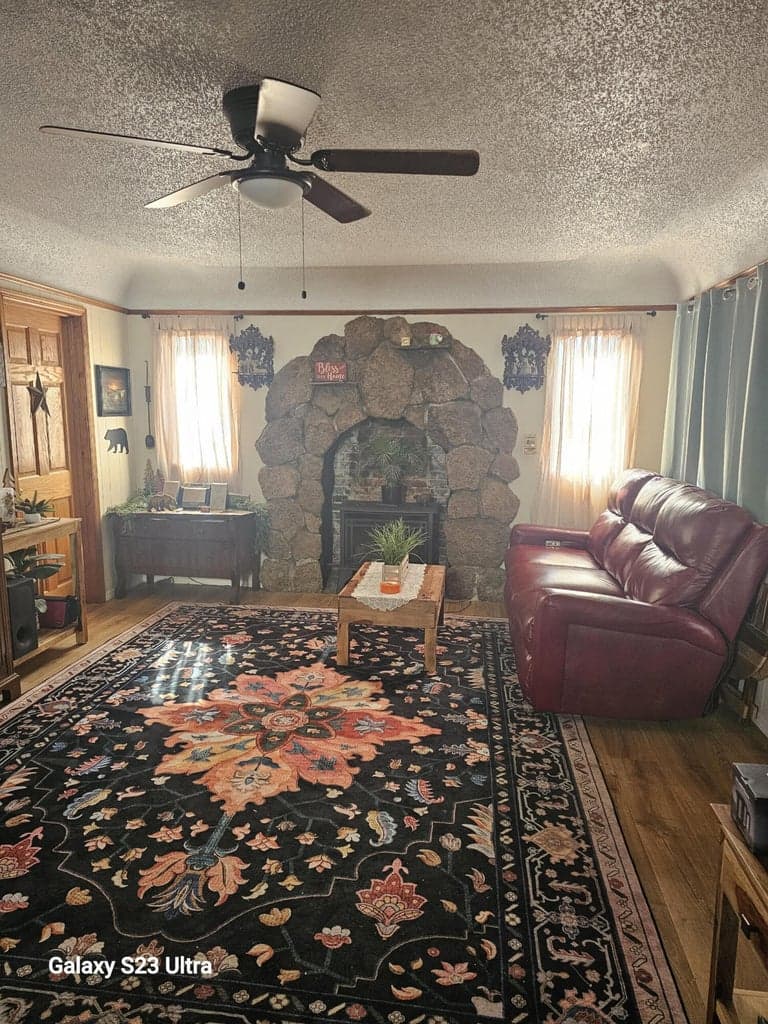 Photo of 1435 Worden 2 of 20