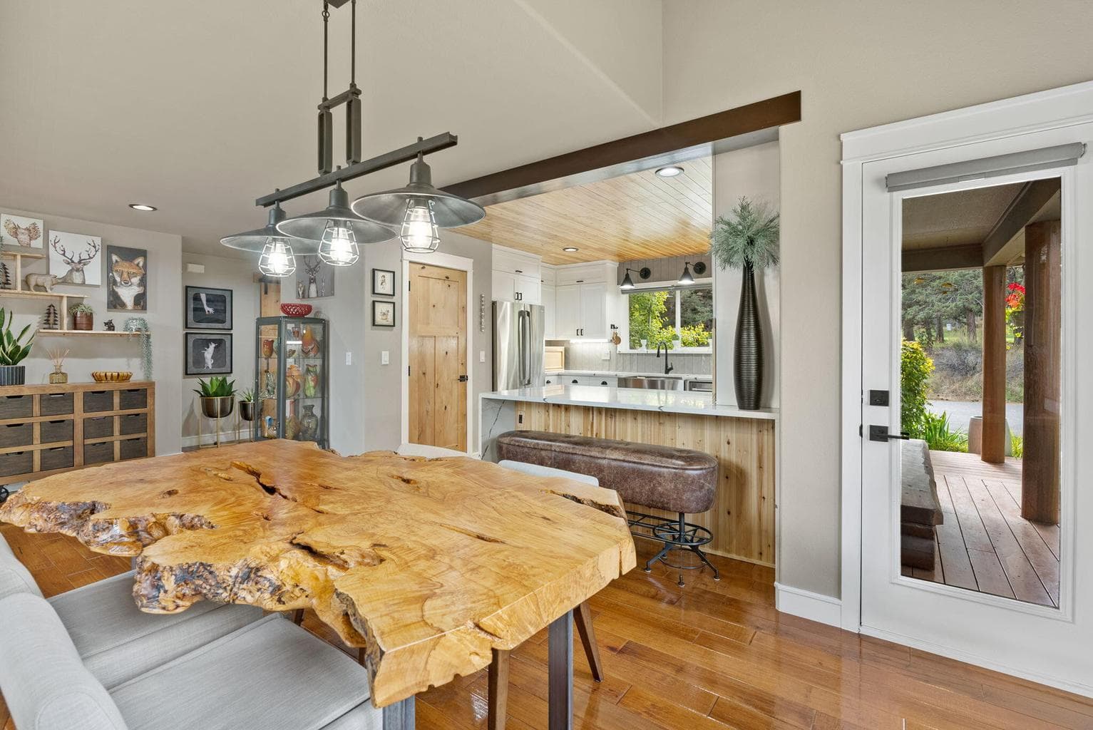 Photo of 3192 NW Golf View Drive 13 of 43