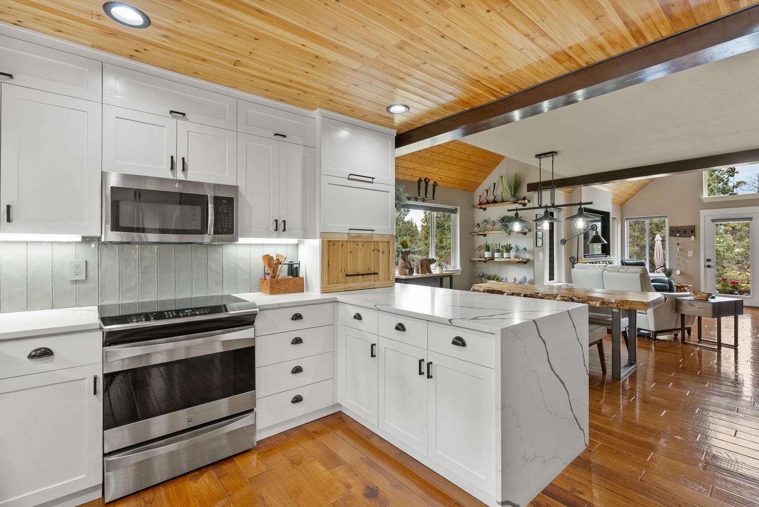 Photo of 3192 NW Golf View Drive 15 of 43