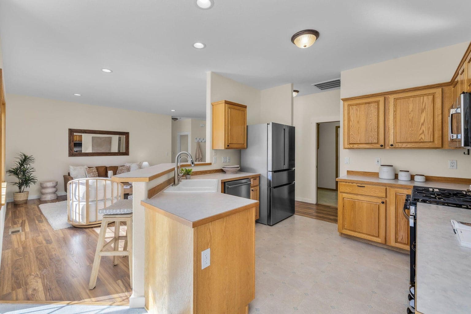 Photo of 20919 Spinnaker Street 10 of 36