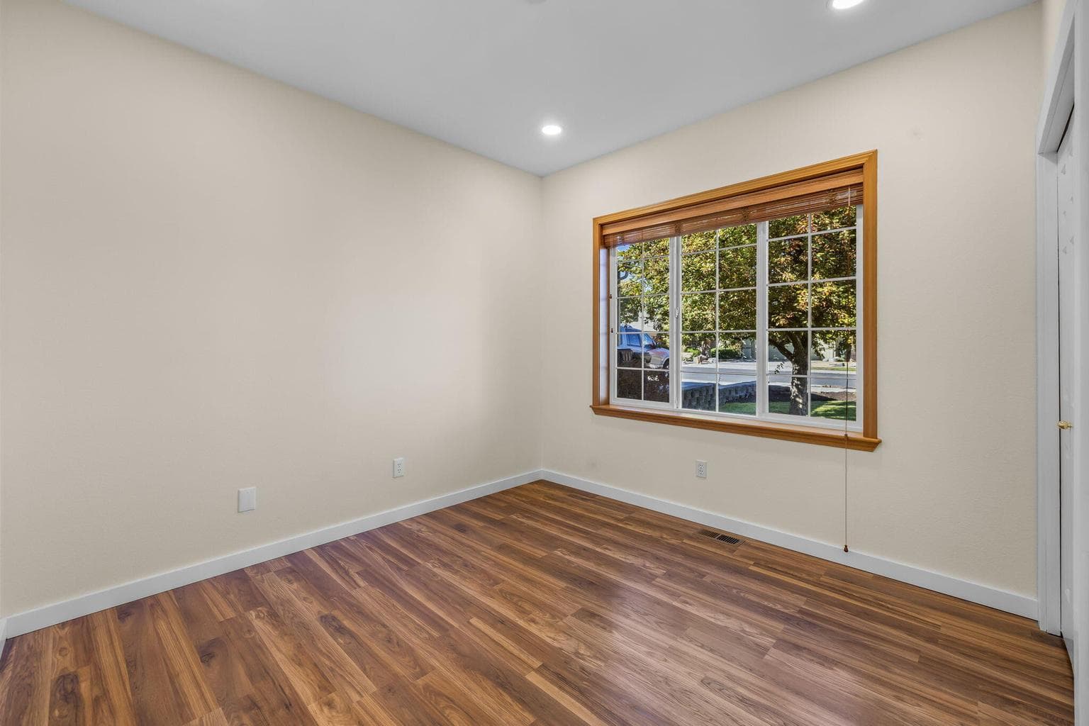 Photo of 20919 Spinnaker Street 21 of 36