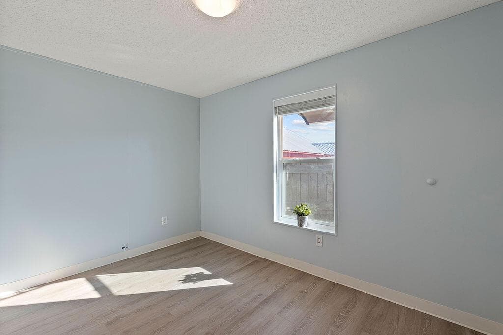 Photo of 185 NW Harwood Street 14 of 19