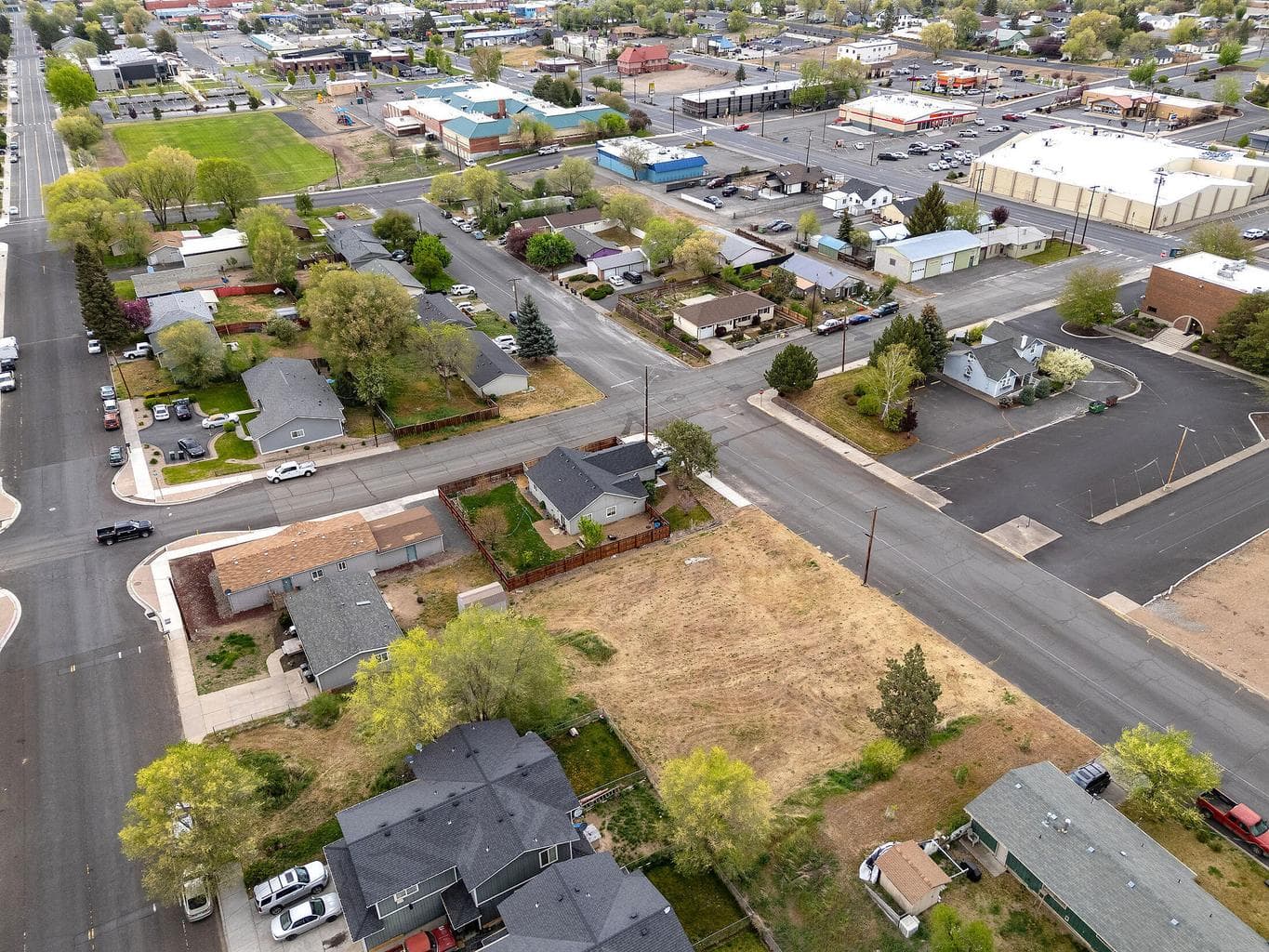 Wide streets are quiet in this area, and offer extra parking along the street-side.