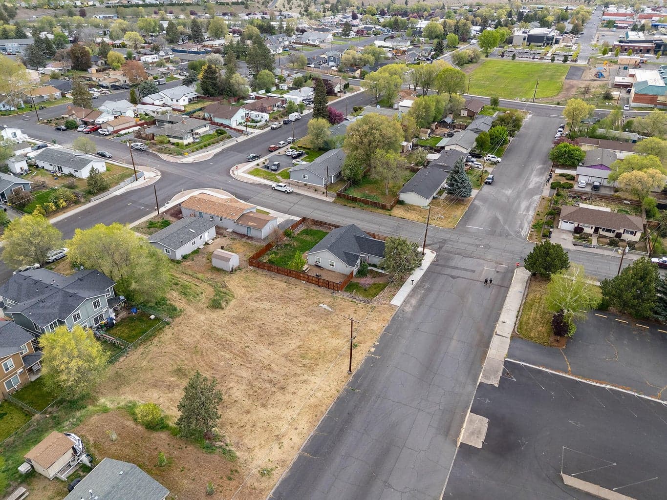 Hard to find individual lot makes a great opportunity for individual builders.